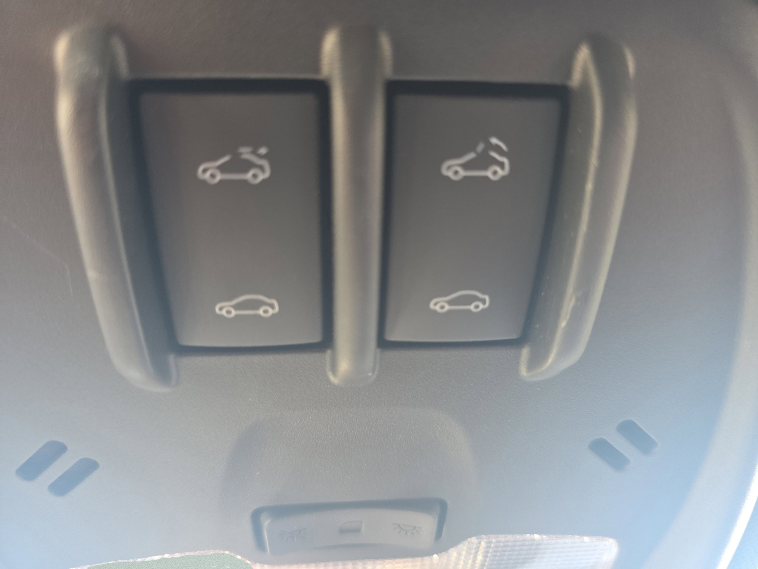 Used 2024 Chevrolet Trax RS w/ Sunroof Package FWD image 38