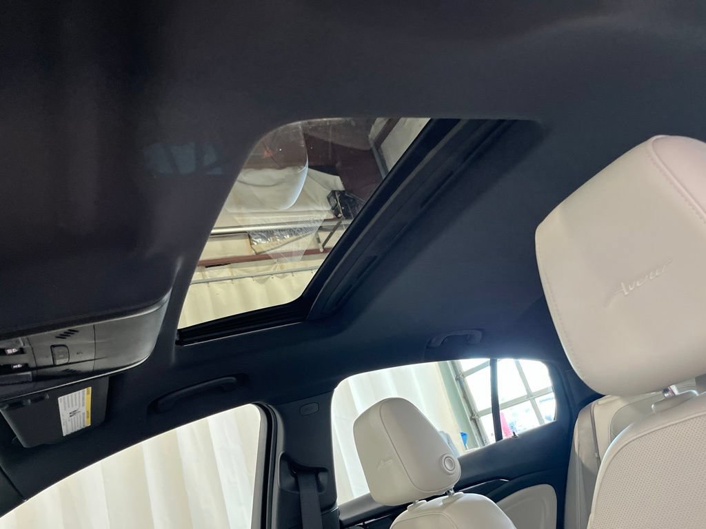 Used 2019 Buick Regal Avenir w/ Driver Confidence Package II FWD image 3