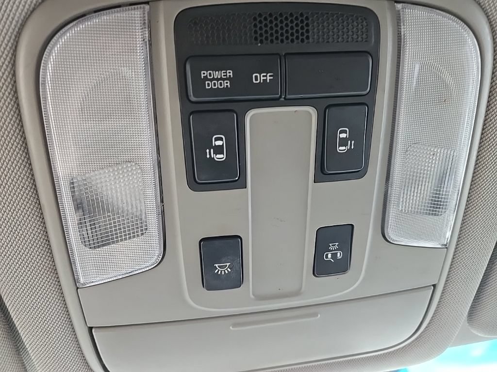 Used 2017 Kia Sedona LX w/ LX Essentials Premium Package FWD image 25