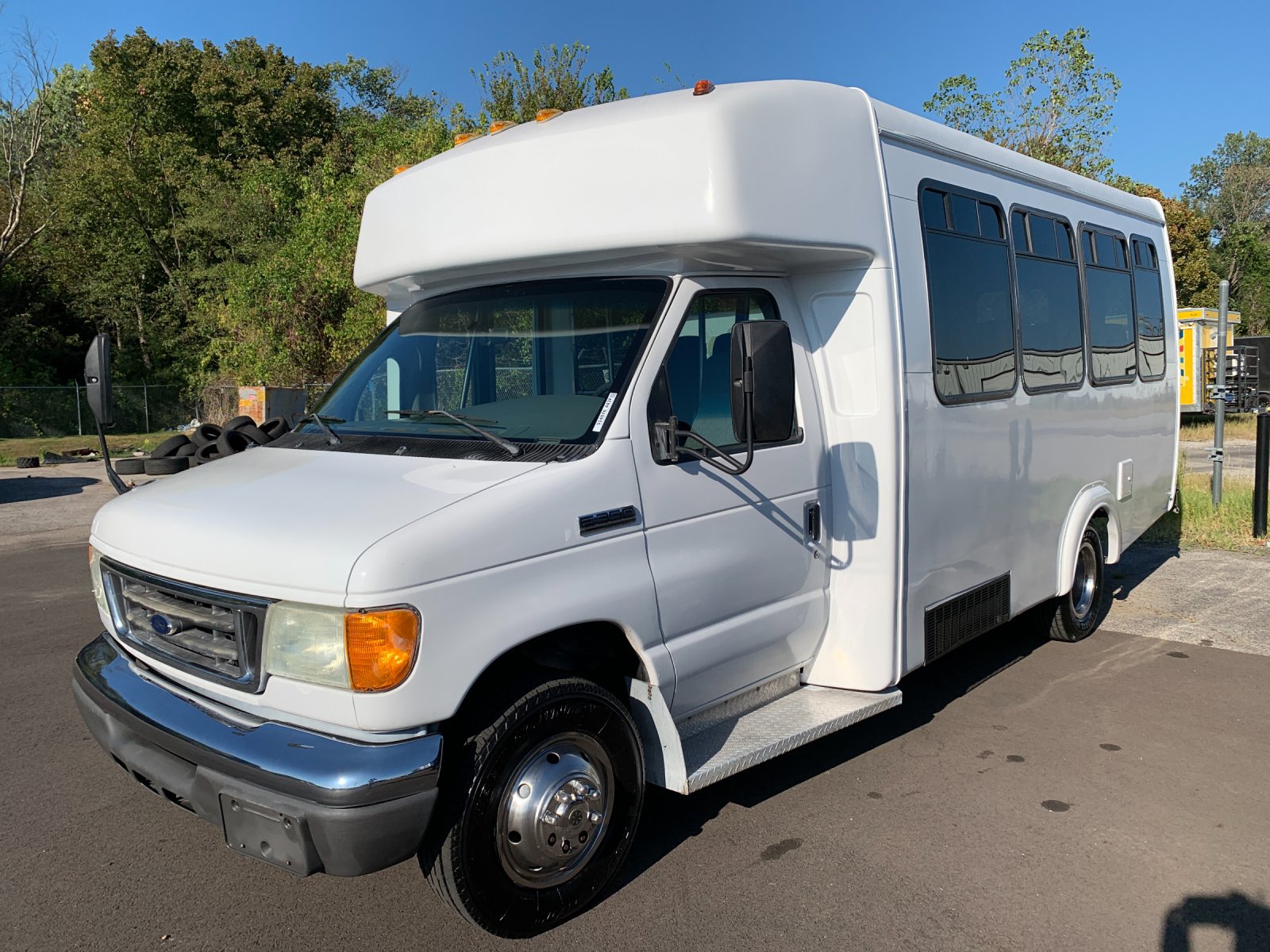 Used 2006 Ford E-350 and Econoline 350 Super Duty RWD image 6