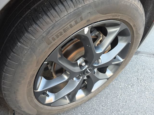 Used 2025 Chrysler Pacifica Limited FWD image 28
