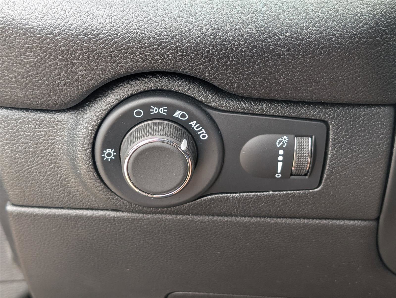 Used 2025 Dodge Durango AWD w/ Technology Group image 19