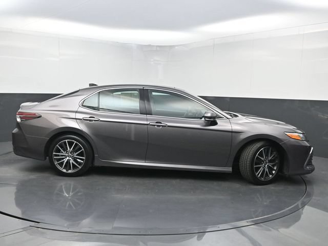 Used 2021 Toyota Camry XLE FWD image 2