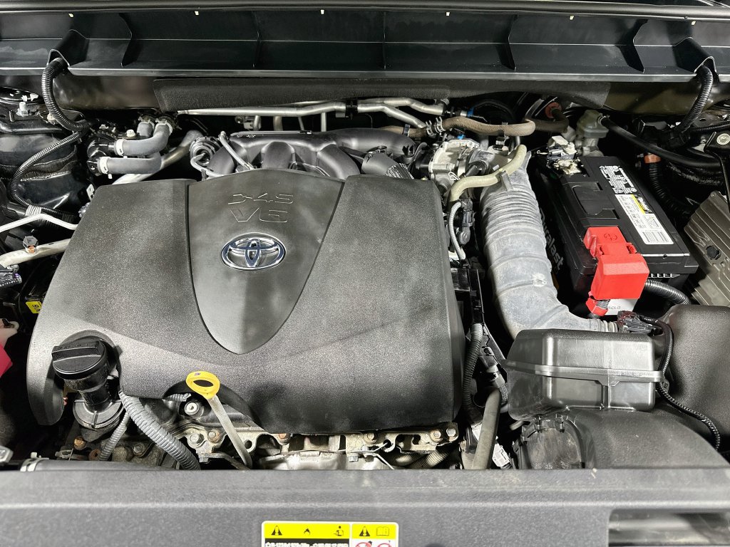 Used 2021 Toyota Highlander XSE AWD/4WD image 19