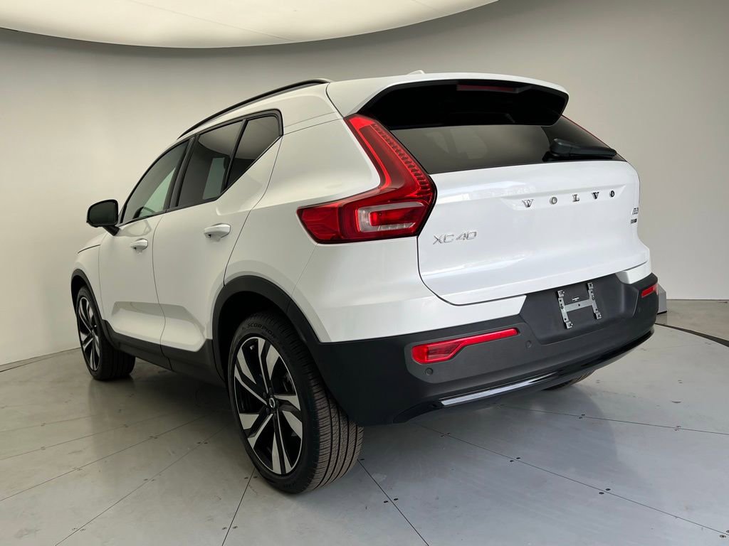 Used 2025 Volvo XC40 B5 Ultra w/ Protection Package Premier image 4