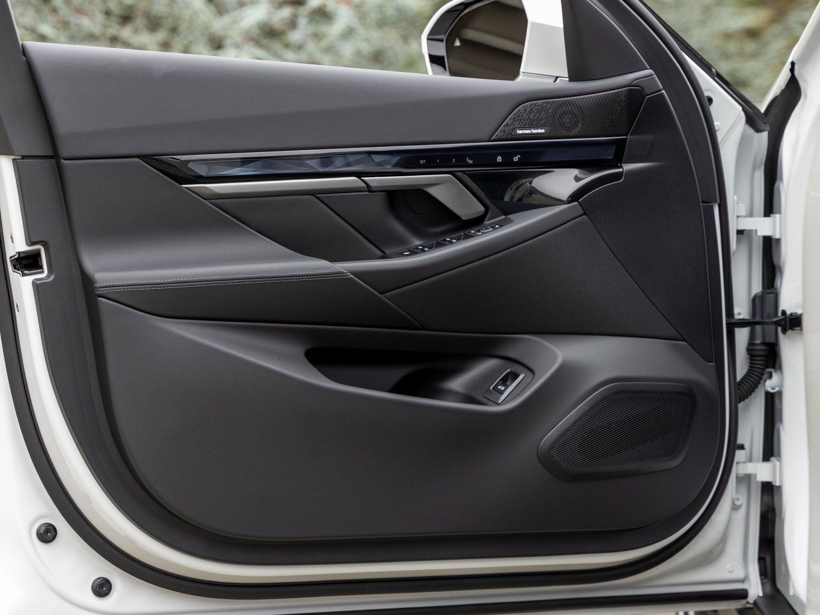 Used 2025 BMW i5 xDrive40 w/ Premium Package image 22