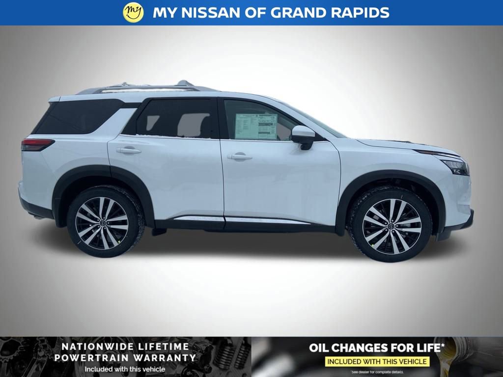 New 2025 Nissan Pathfinder Platinum image 2