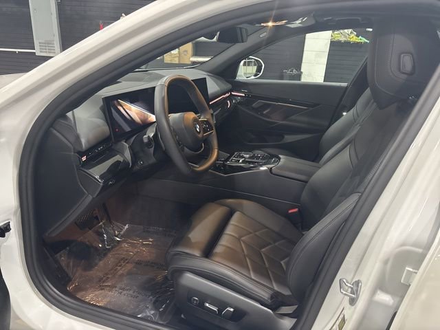 Used 2025 BMW 530i xDrive image 11