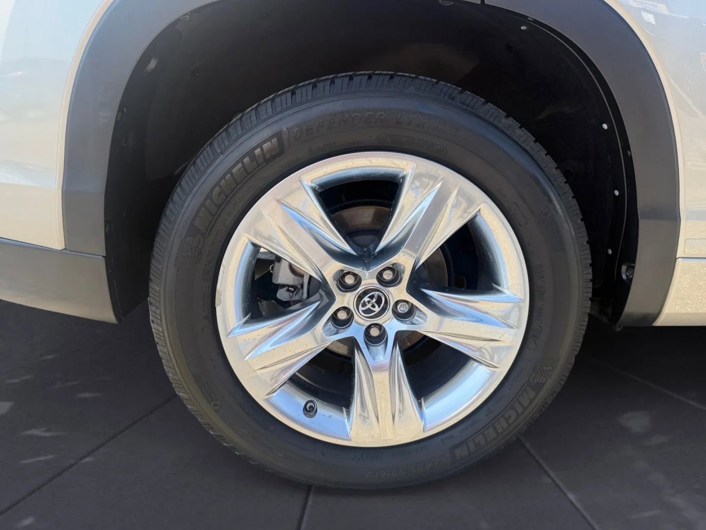 Used 2016 Toyota Highlander Limited image 40