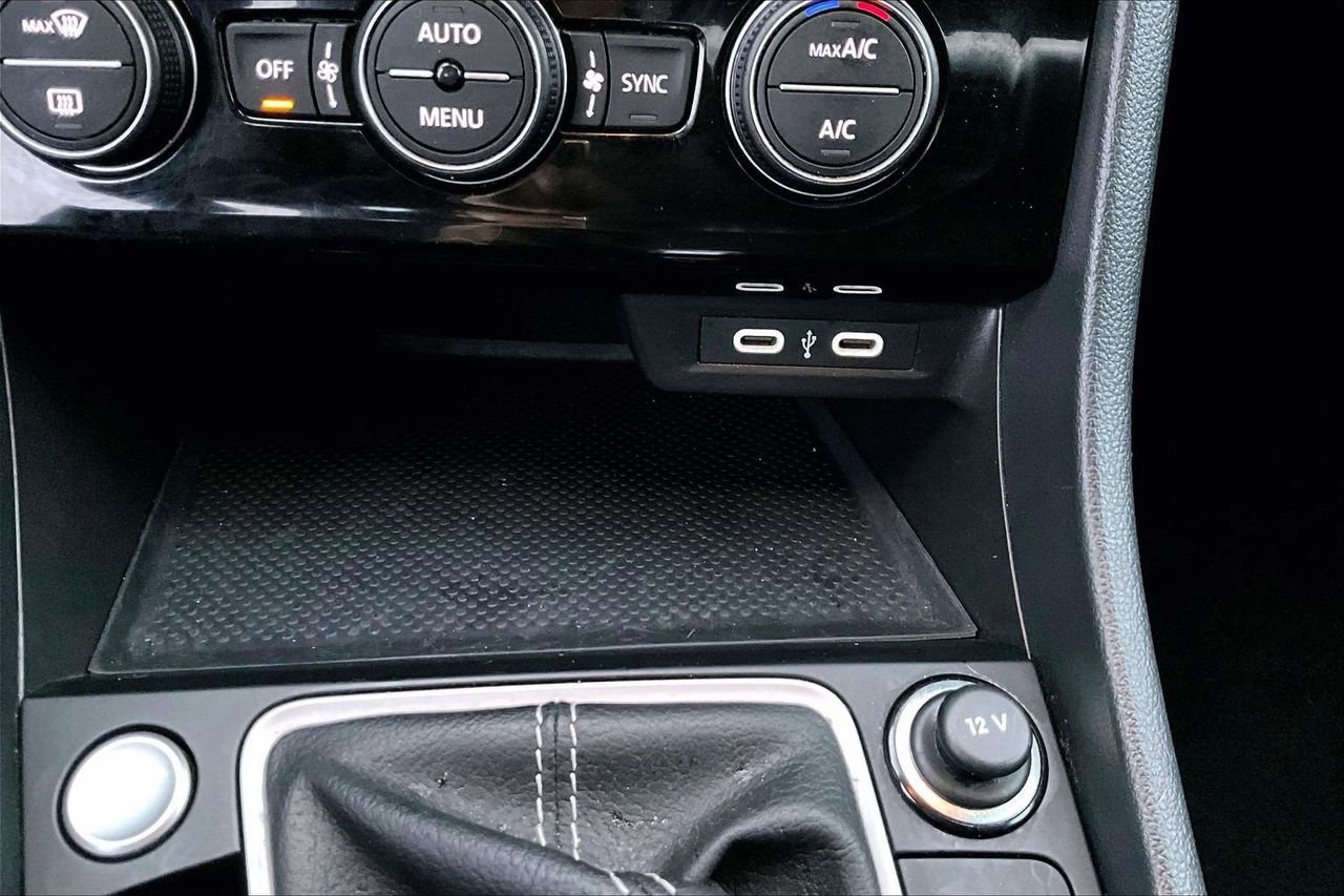 Used 2024 Volkswagen Jetta SE image 15