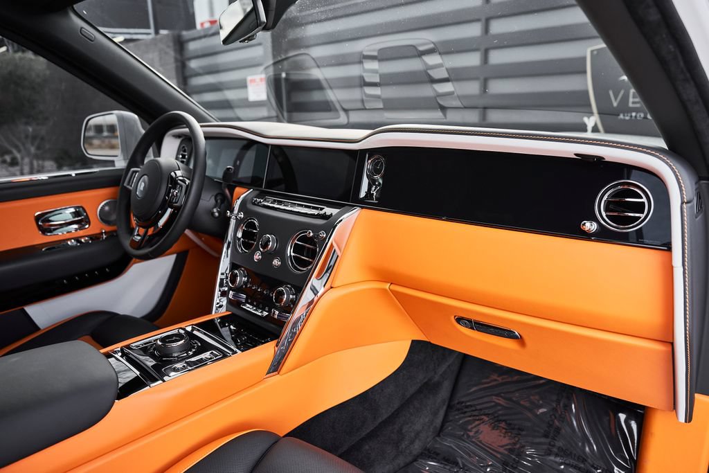 Used 2025 Rolls-Royce Cullinan AWD/4WD image 54