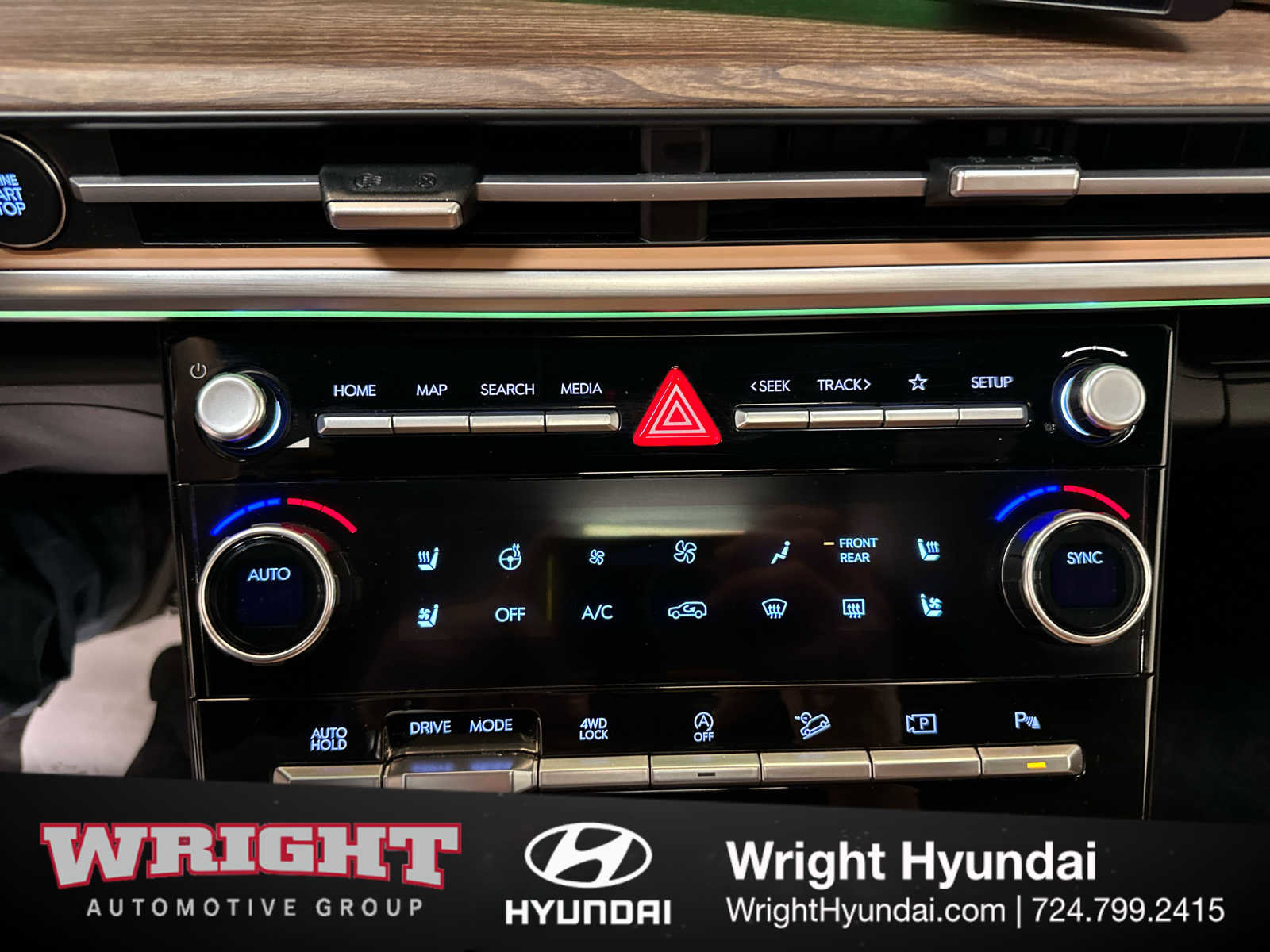 Used 2024 Hyundai Santa Fe Limited image 28