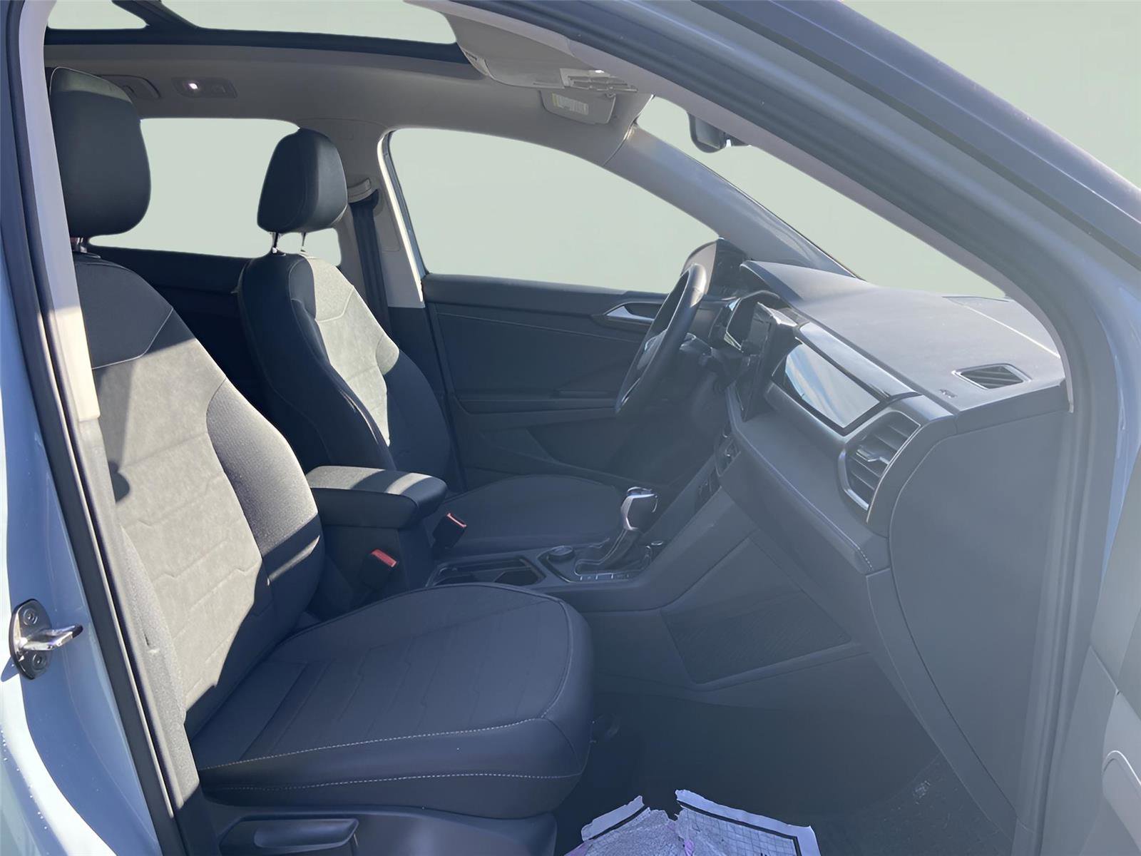 Used 2025 Volkswagen Taos SE image 21