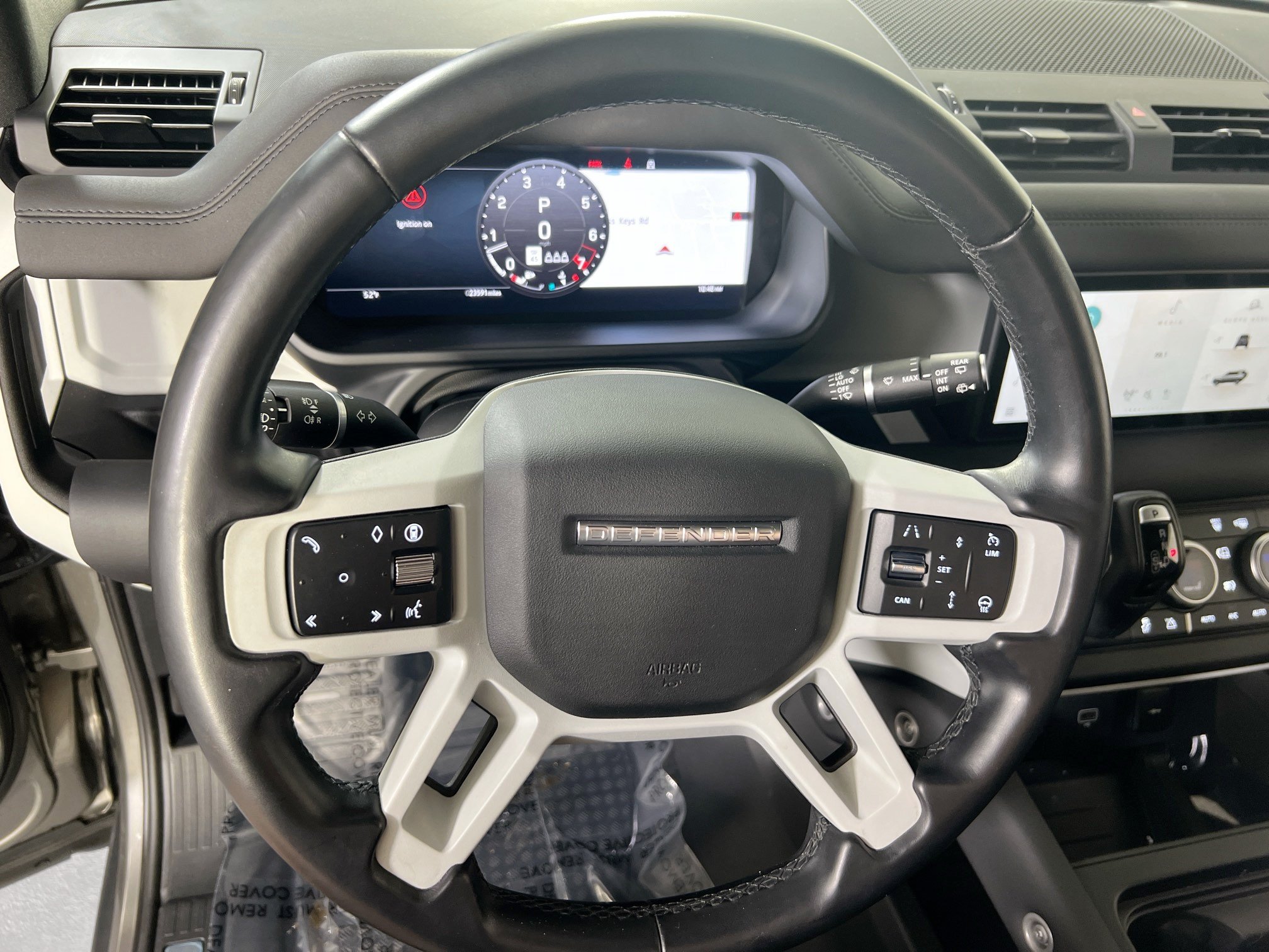Used 2024 Land Rover Defender 110 X-Dynamic SE AWD/4WD image 11