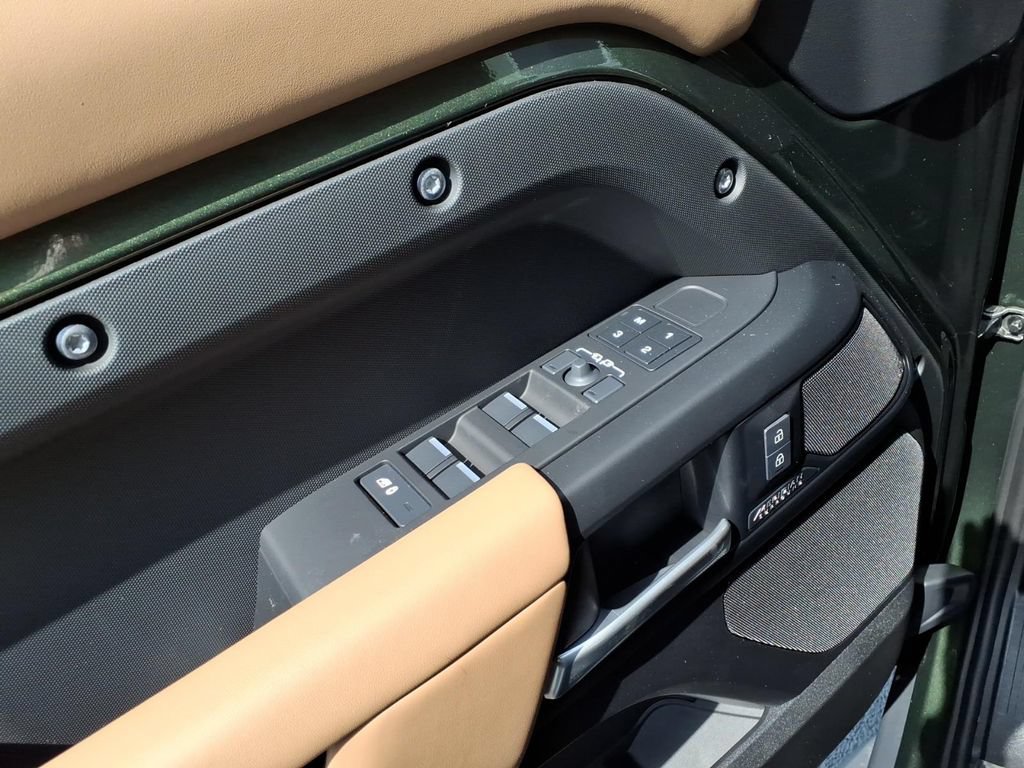 New 2026 Land Rover Defender 130 X-Dynamic SE AWD/4WD image 11