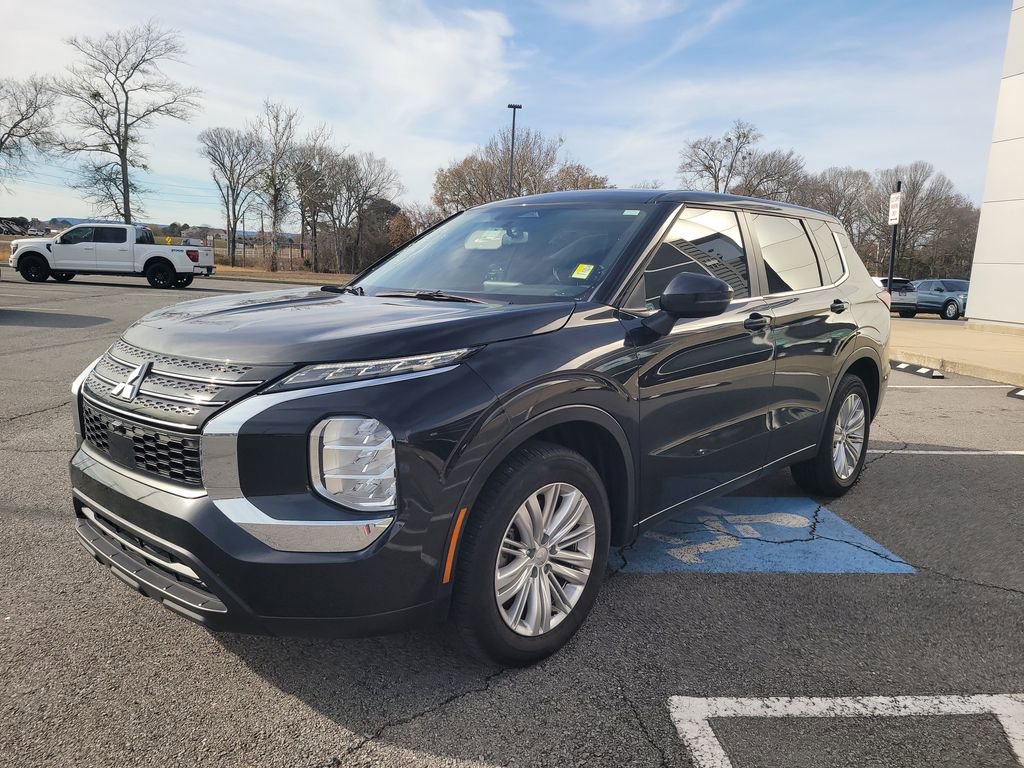 Used 2024 Mitsubishi Outlander ES image 7
