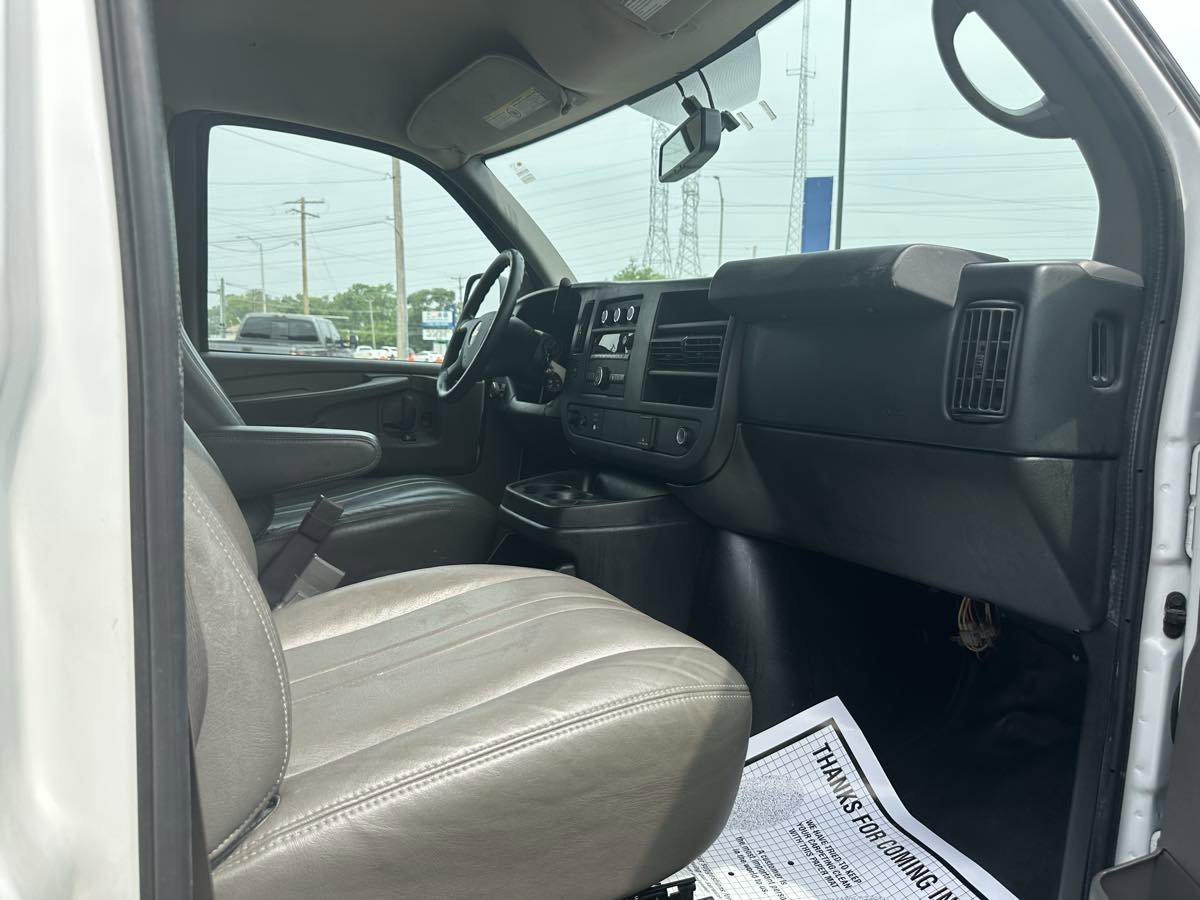 Used 2015 Chevrolet Express 2500 image 25