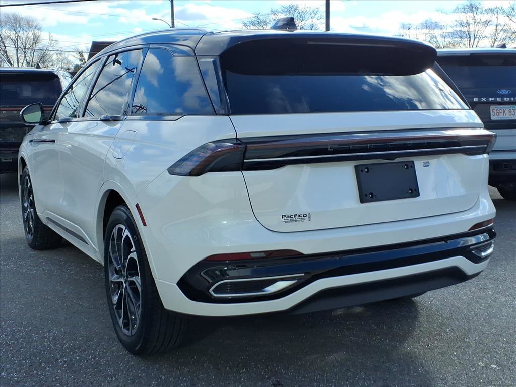 Certified 2025 Lincoln Nautilus Reserve AWD/4WD image 6