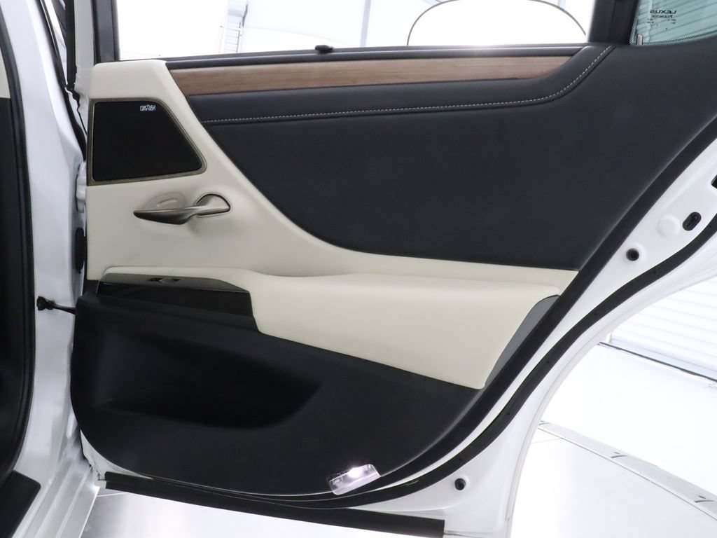 Used 2023 Lexus ES 350 Ultra Luxury w/ Accessory Package (Z2) FWD image 39