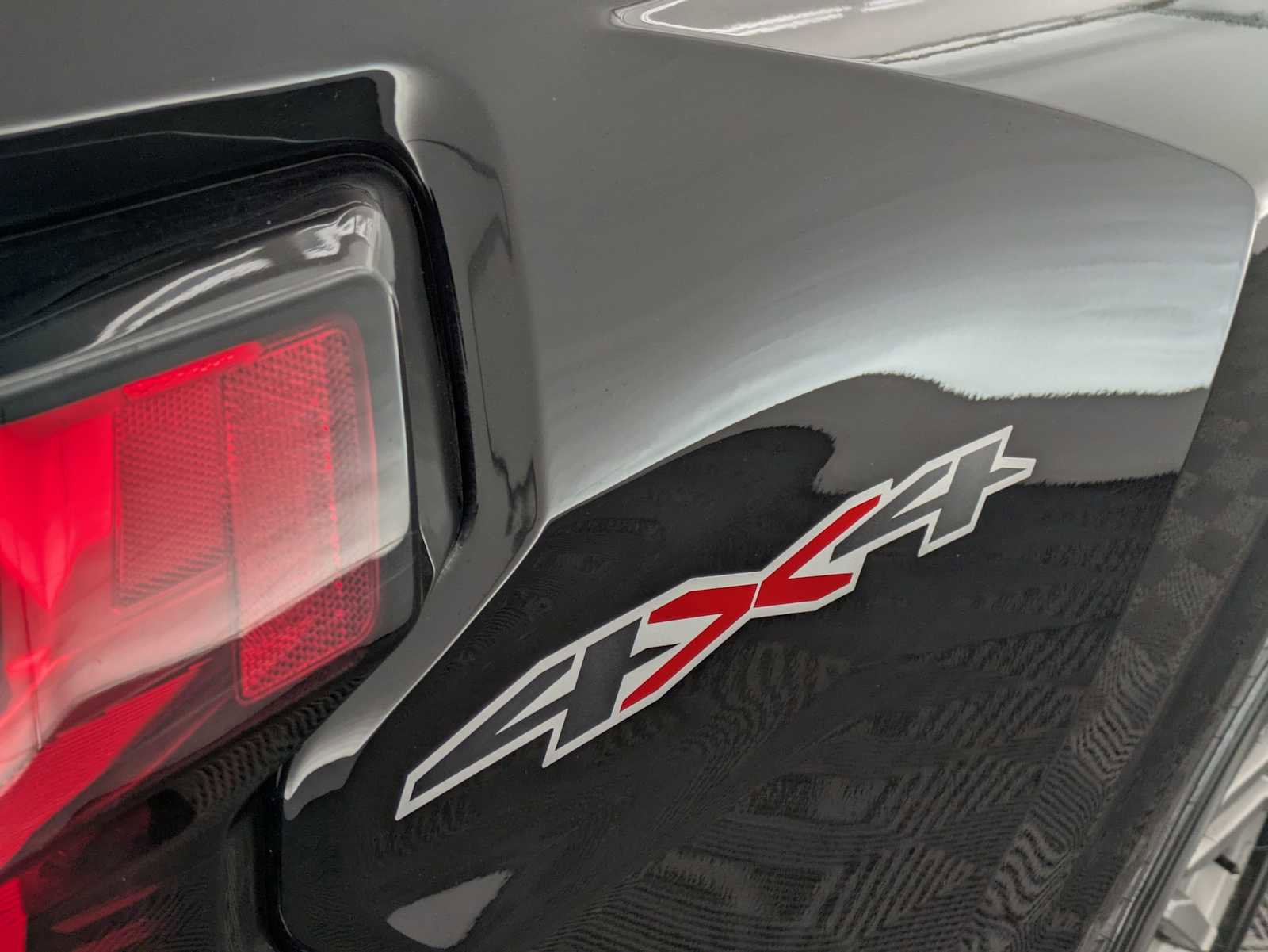 Used 2023 Chevrolet Colorado LT w/ LT Convenience Package AWD/4WD image 12