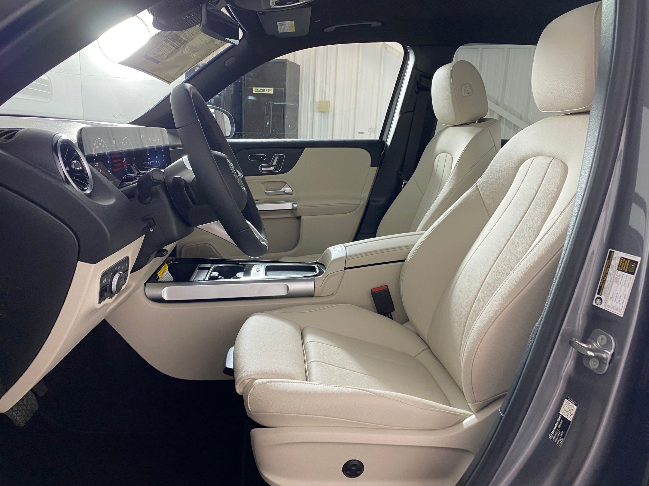 Used 2026 Mercedes-Benz GLB 250 4MATIC image 5