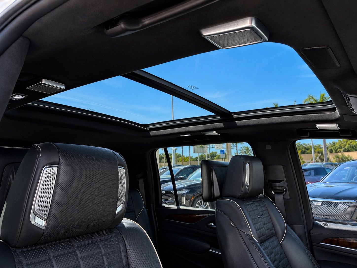 Used 2023 Cadillac Escalade ESV Premium Luxury Platinum w/ LPO, Radiant Package AWD/4WD image 12
