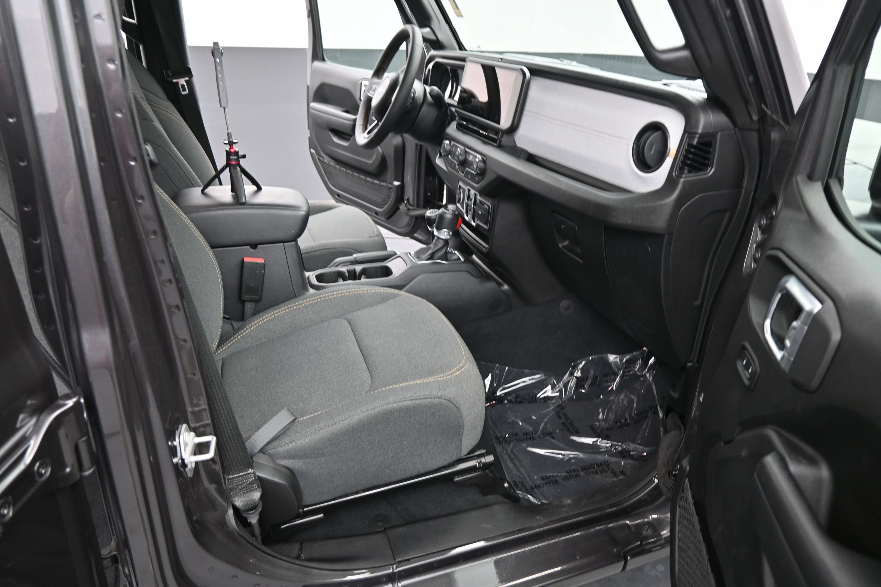 Used 2025 Jeep Wrangler Unlimited Sport AWD/4WD image 21