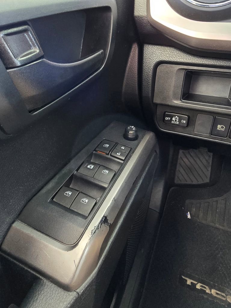 Used 2019 Toyota Tacoma SR5 AWD/4WD image 20