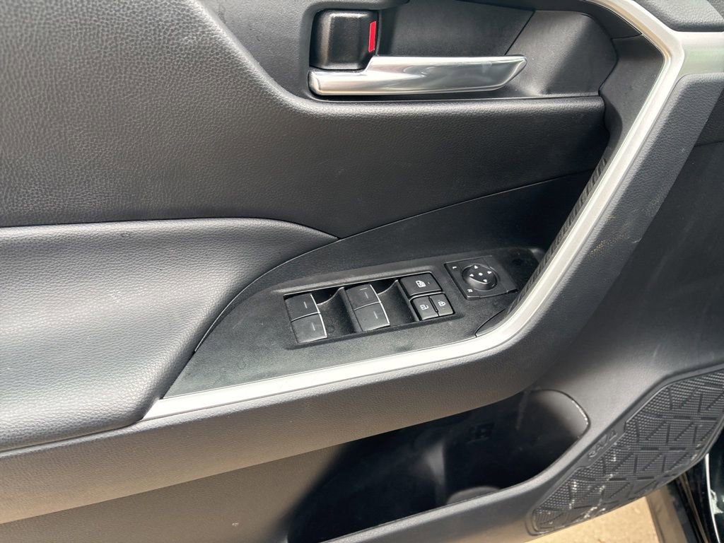 Used 2025 Toyota RAV4 XLE image 12