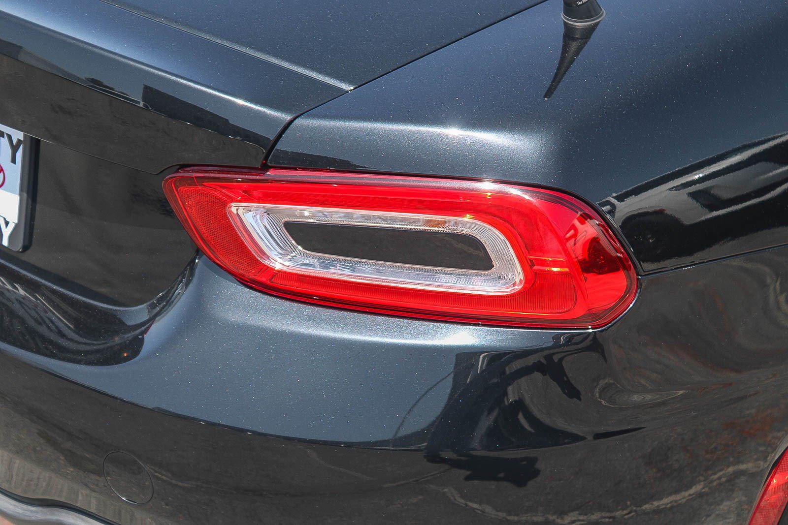 Used 2018 FIAT 124 Spider Abarth RWD image 10