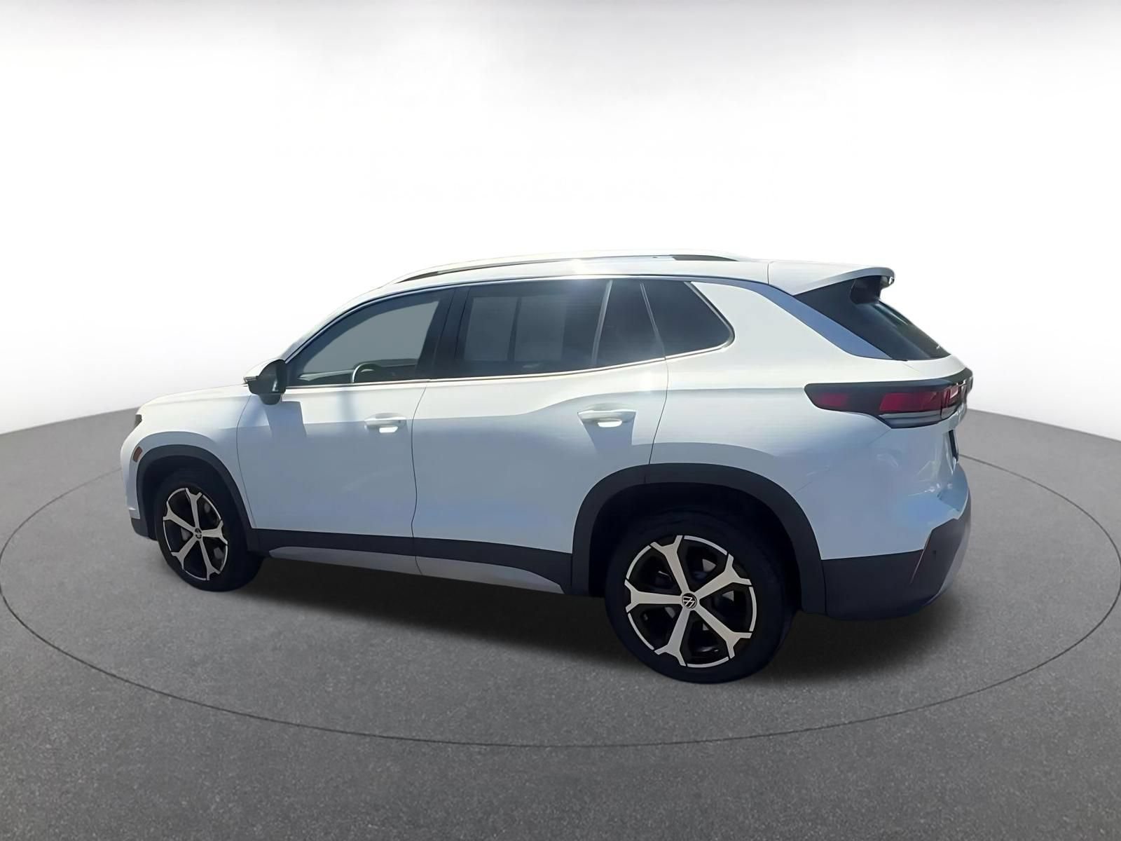 Used 2026 Volkswagen Tiguan SE AWD/4WD image 9