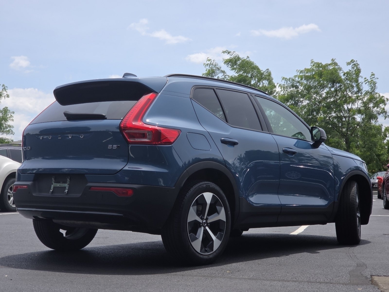 Used 2023 Volvo XC40 B5 Plus w/ Driver Assist Package AWD/4WD image 19