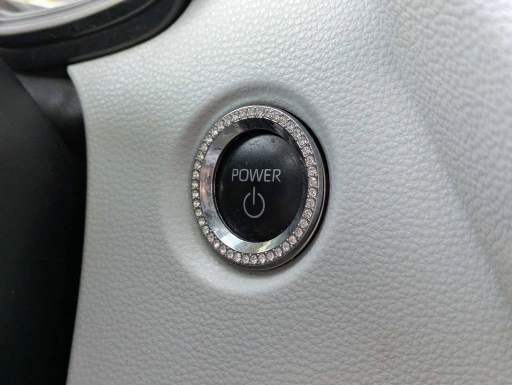 Used 2023 Toyota Corolla SE image 39