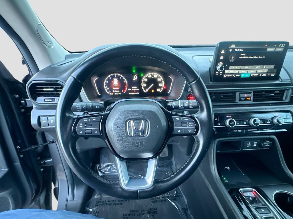 Used 2025 Honda Pilot Touring image 11