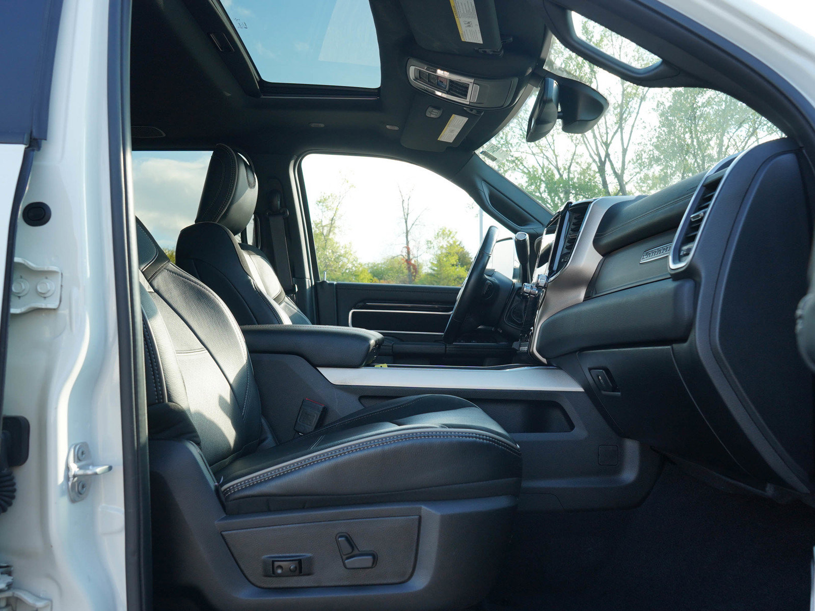 Used 2019 RAM 2500 Laramie AWD/4WD image 9