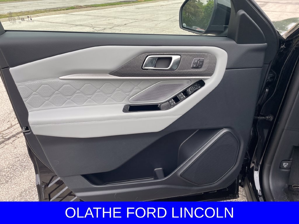 New 2026 Ford Explorer Platinum w/ LUX Leather Package AWD/4WD image 10