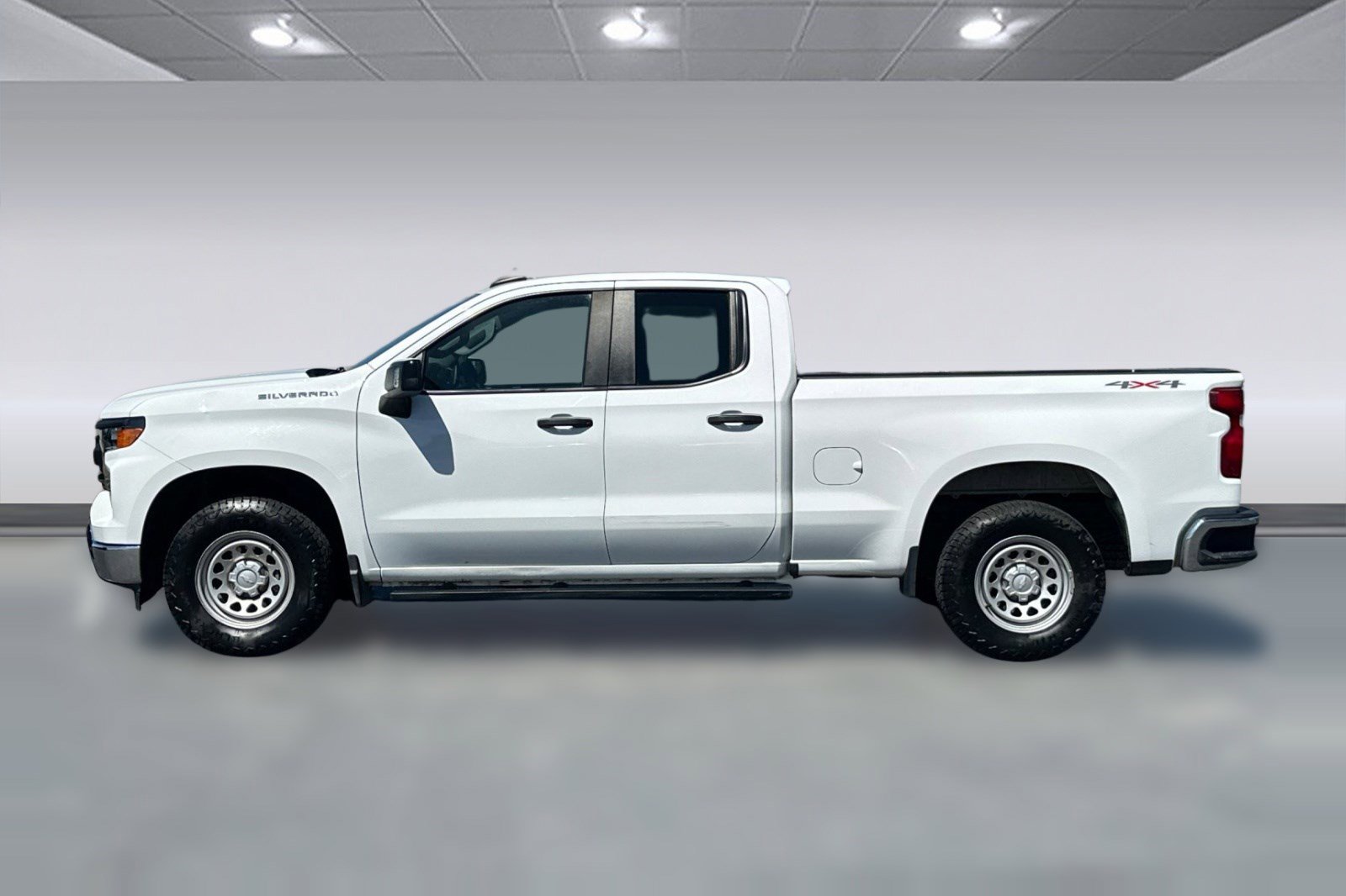 Used 2023 Chevrolet Silverado 1500 W/T w/ WT Value Package AWD/4WD image 2