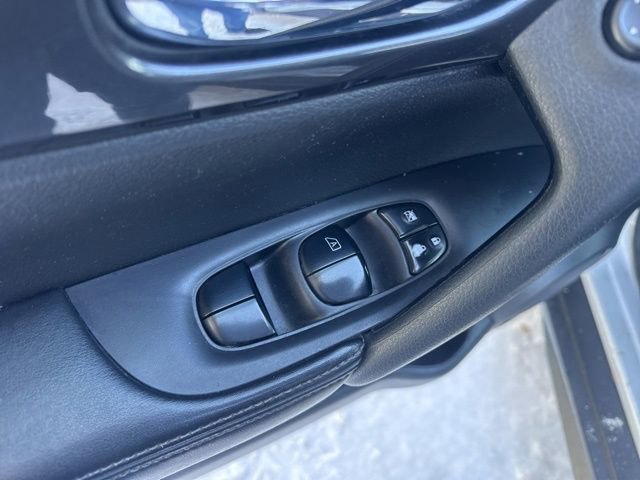 Used 2020 Nissan Rogue SV image 8