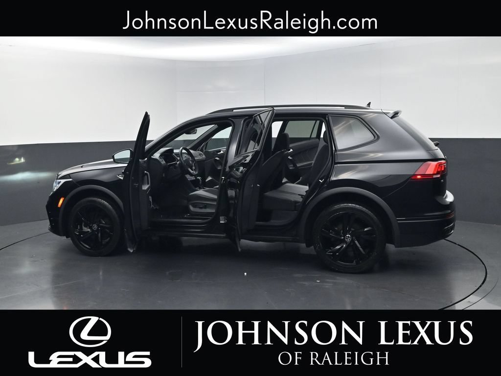 Used 2024 Volkswagen Tiguan SE R-Line FWD image 32
