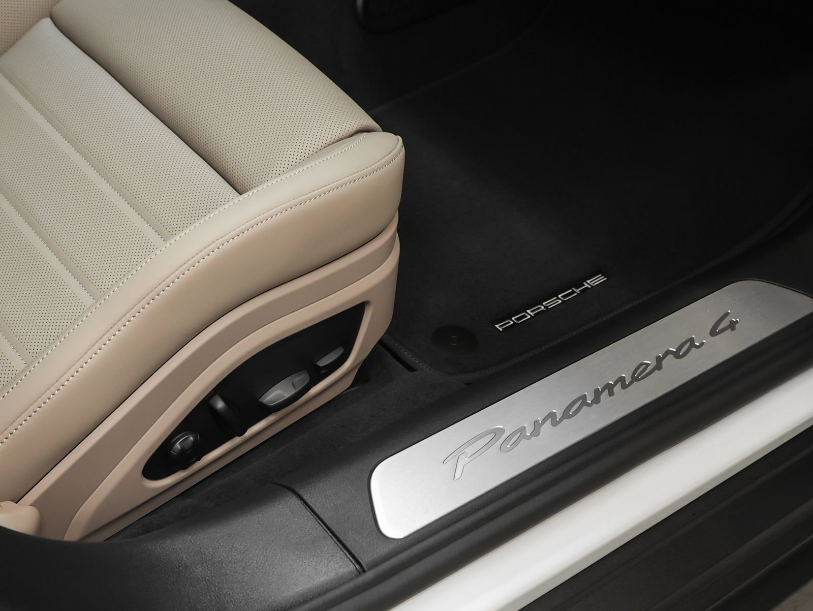 Certified 2026 Porsche Panamera 4 AWD/4WD image 21