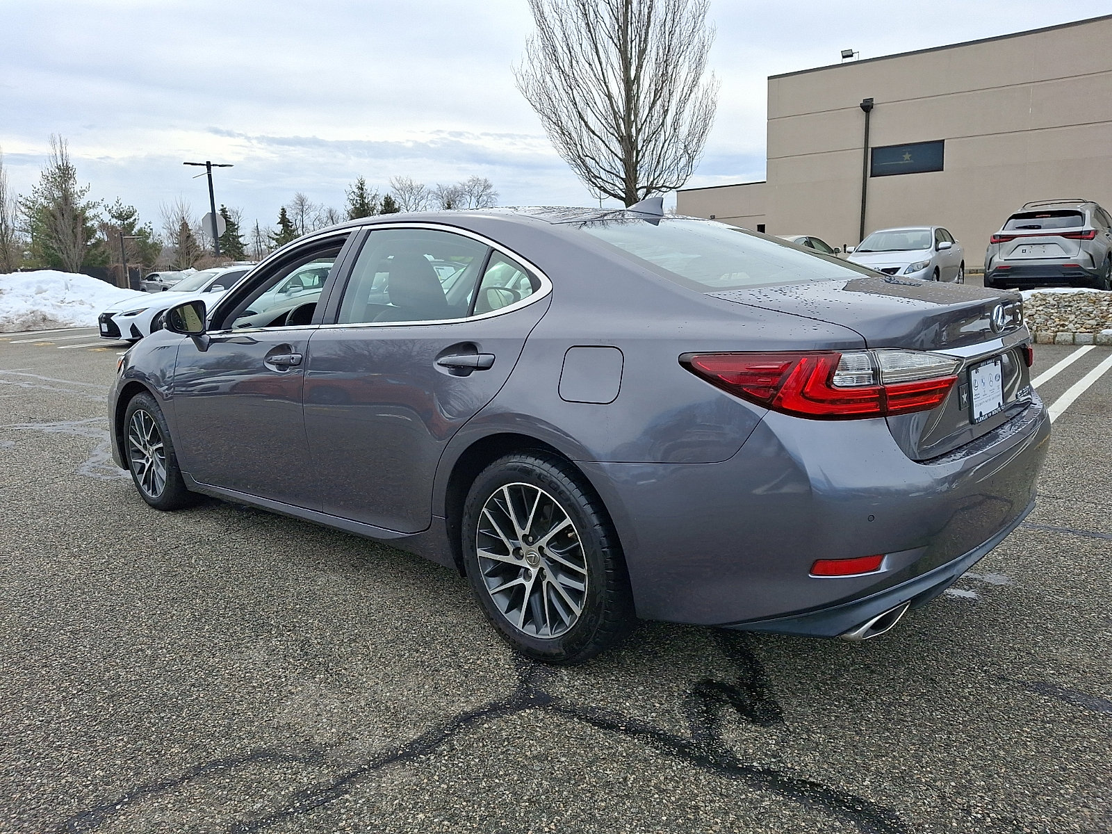 Used 2016 Lexus ES 350 w/ Navigation System Package image 4