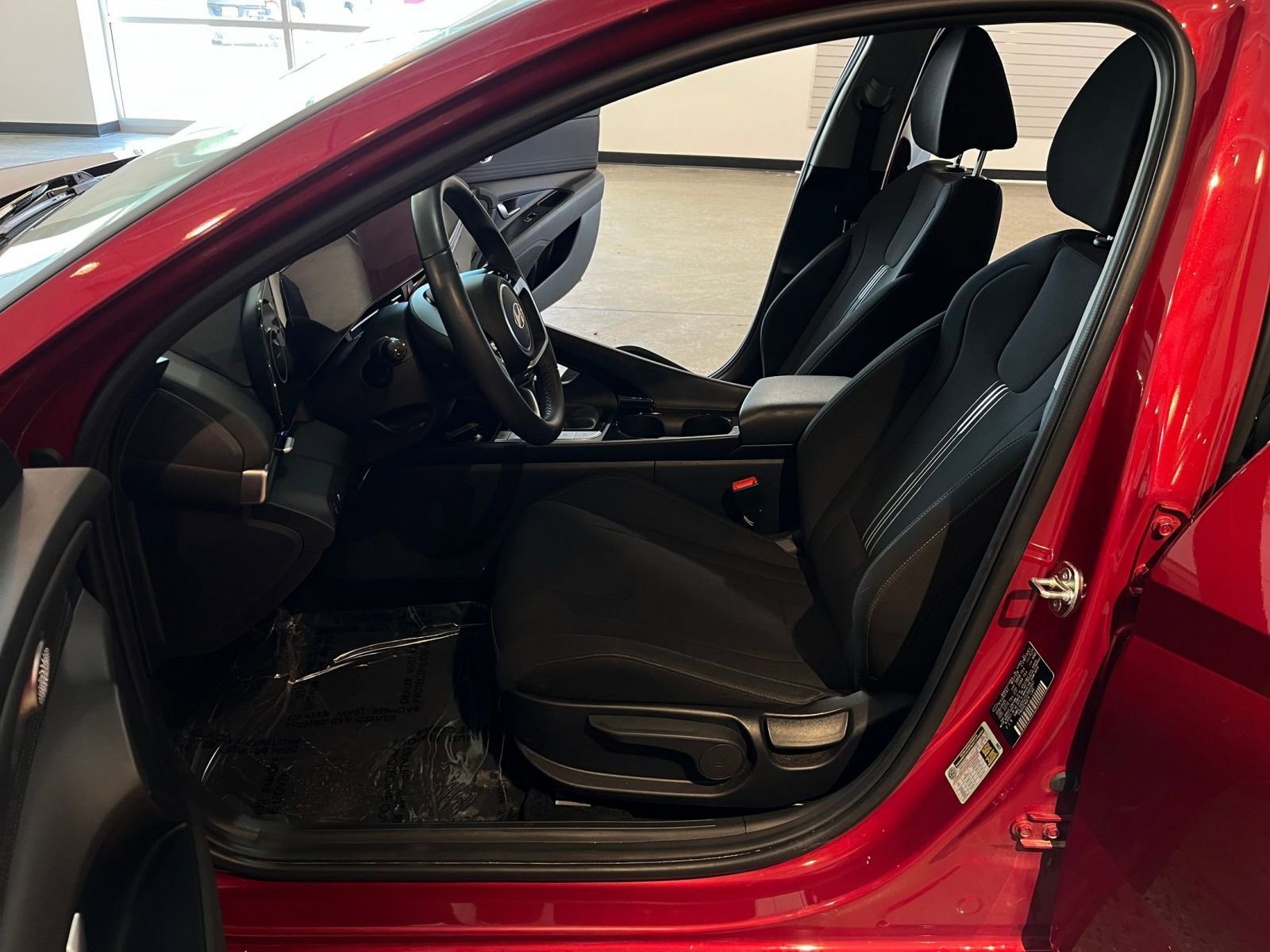 Used 2025 Hyundai Elantra SEL image 27