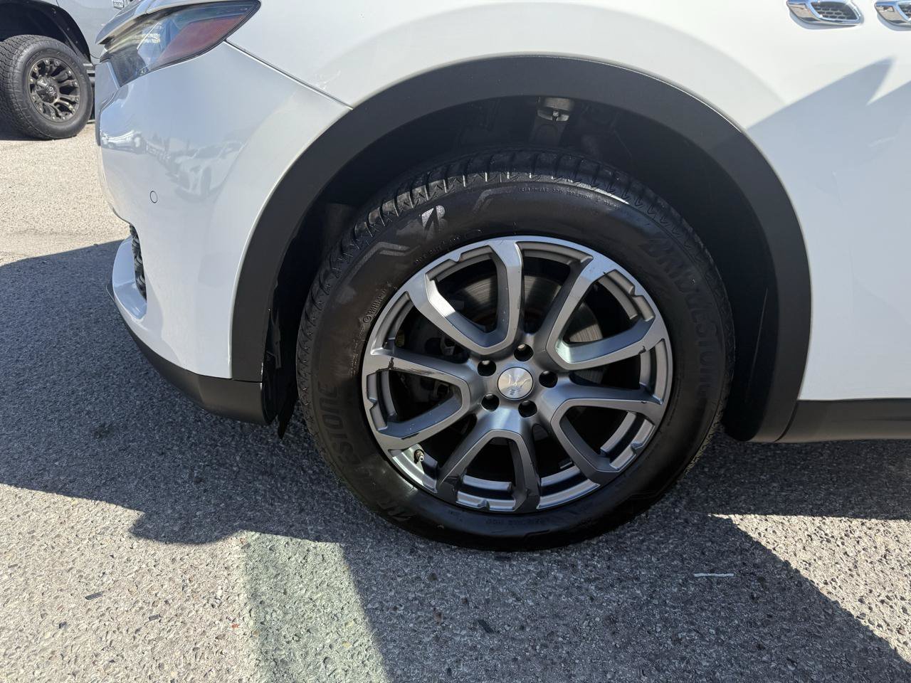 Used 2018 Maserati Levante AWD/4WD image 26