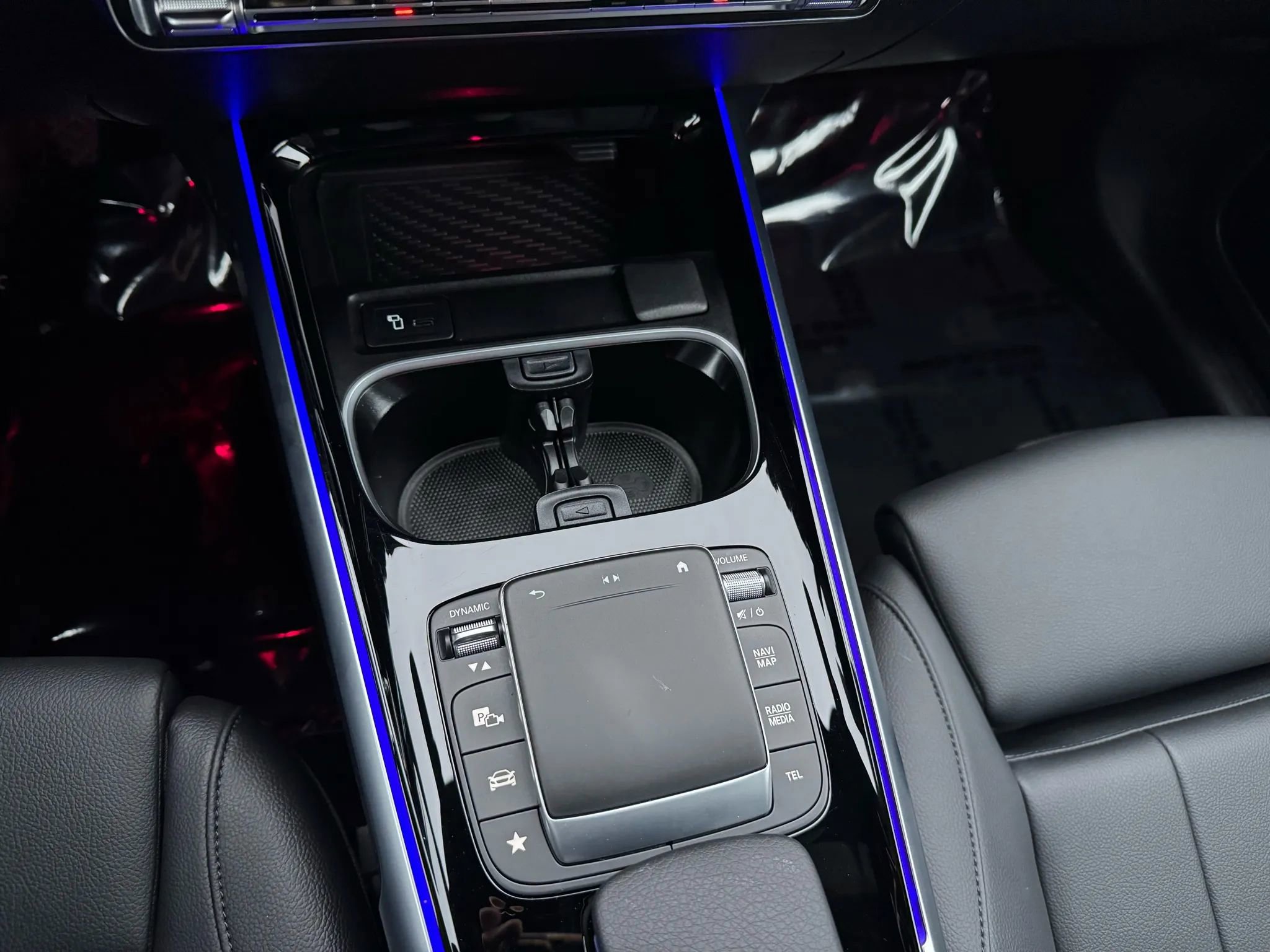 Used 2023 Mercedes-Benz EQB 300 4MATIC w/ Exclusive Package image 40