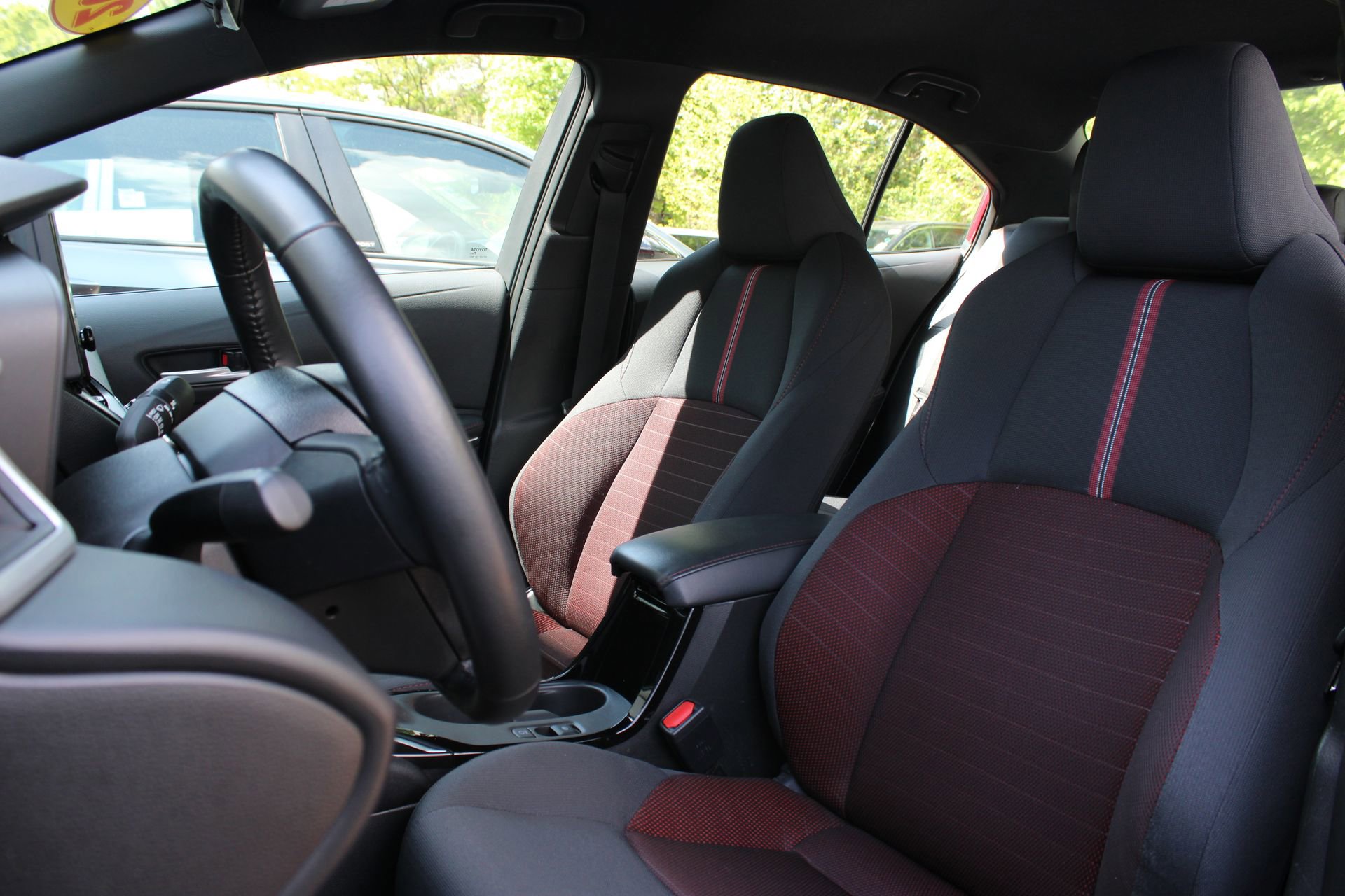 Used 2025 Toyota Corolla SE FWD image 13