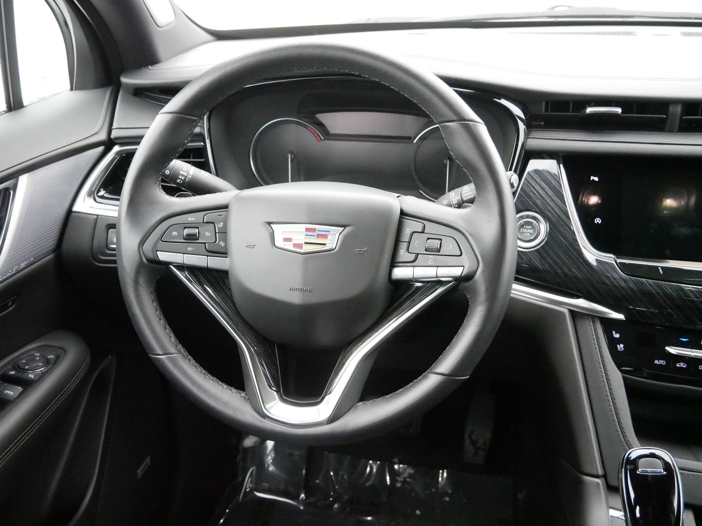 Certified 2025 Cadillac XT6 Premium Luxury image 12