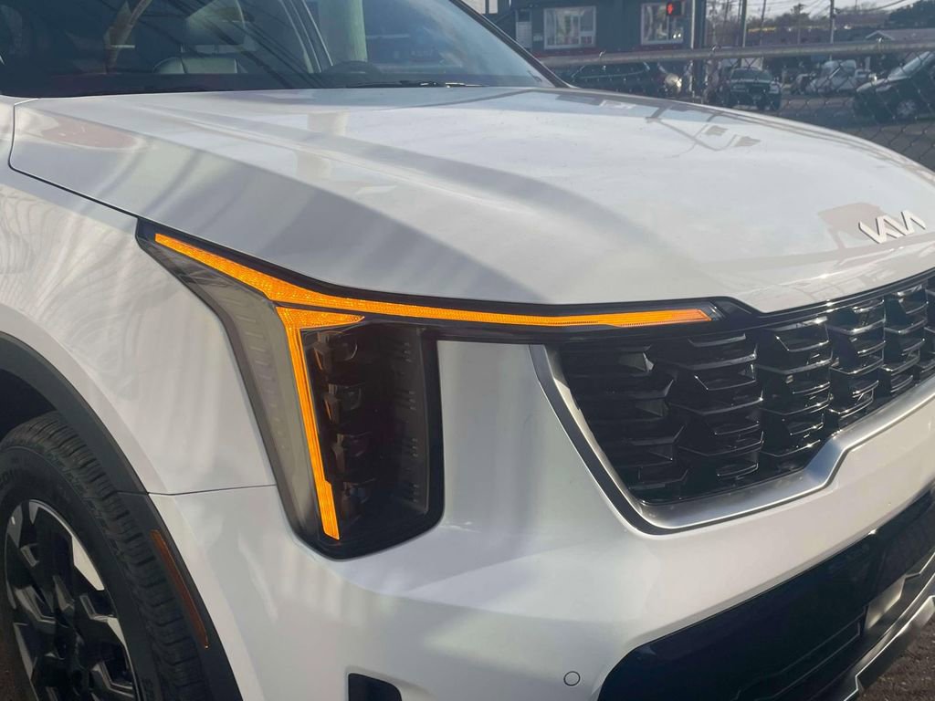 Used 2025 Kia Sorento S w/ Panoramic Sunroof Package image 8