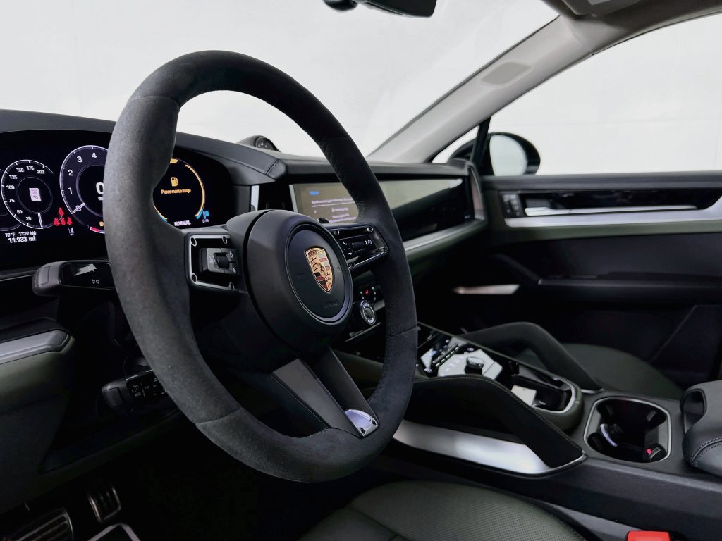 Used 2026 Porsche Cayenne S AWD/4WD image 4