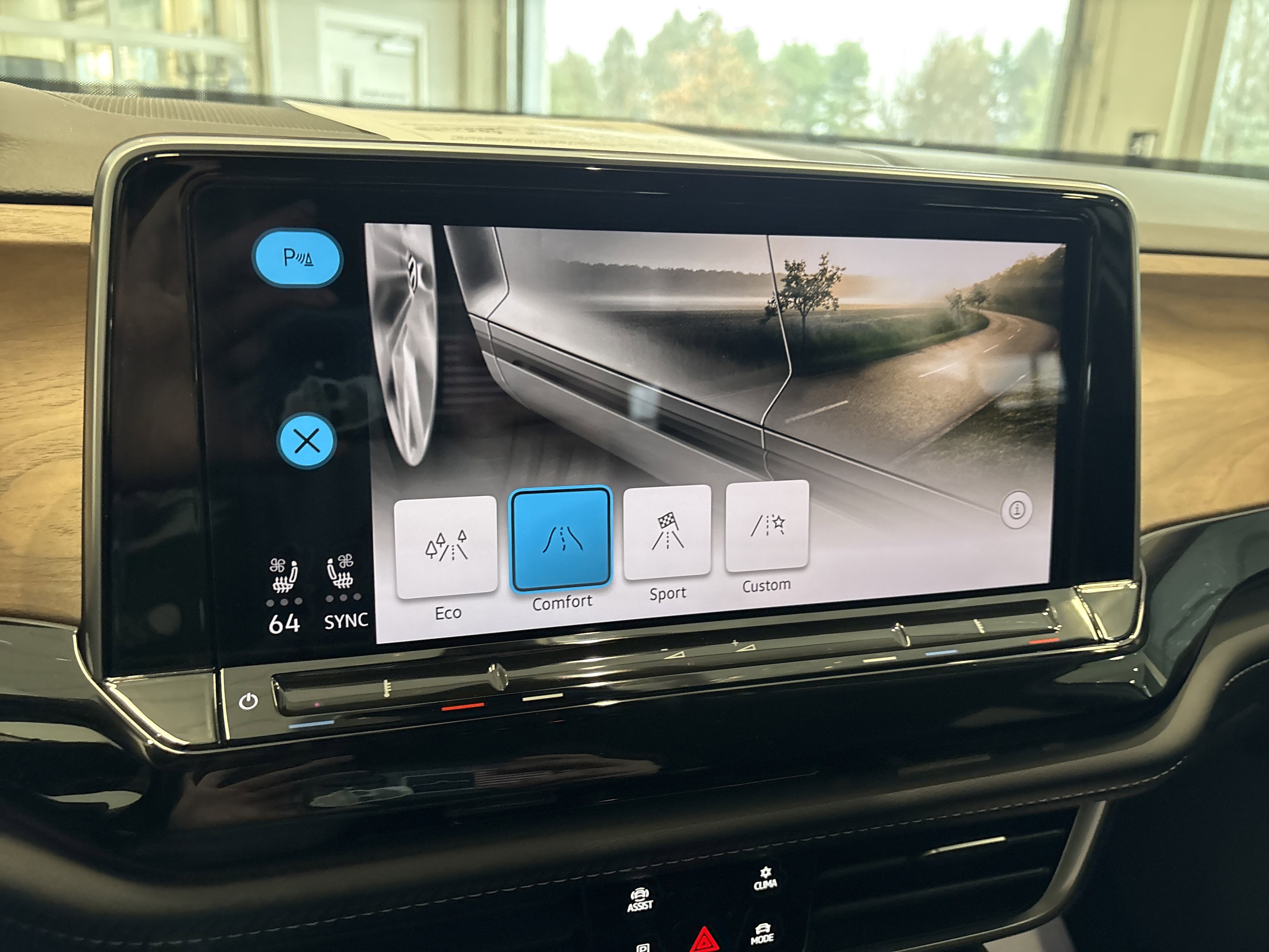 Certified 2024 Volkswagen Atlas SE image 34