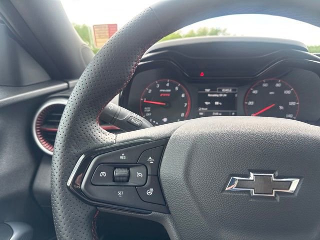 Used 2026 Chevrolet Trax RS w/ Sunroof Package FWD image 2